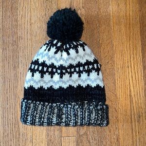 Black/white Pom Pom Beanie
